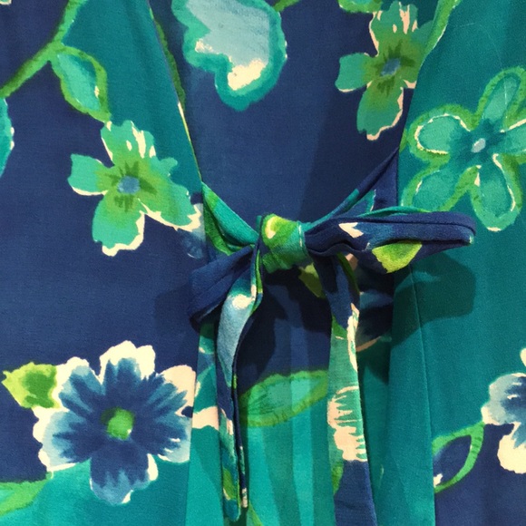 Beautiful colorful Big Hed Hawaiian shift dress. - Picture 6 of 10